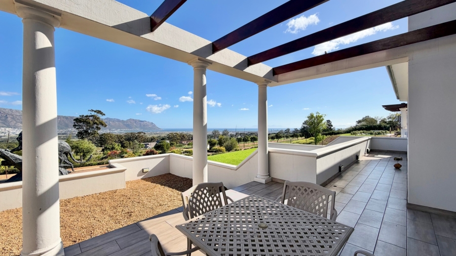 5 Bedroom Property for Sale in Sir Lowrys Pass Village Western Cape